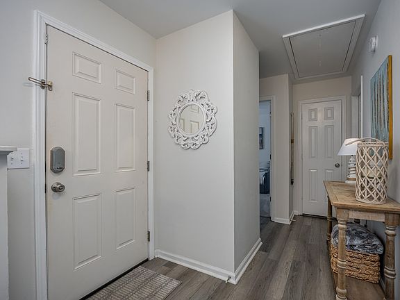 4th image of 10 Boardwalk Ln