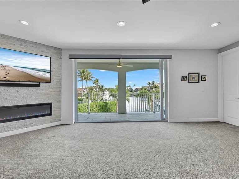 6448 Griffin Blvd — Photo 20