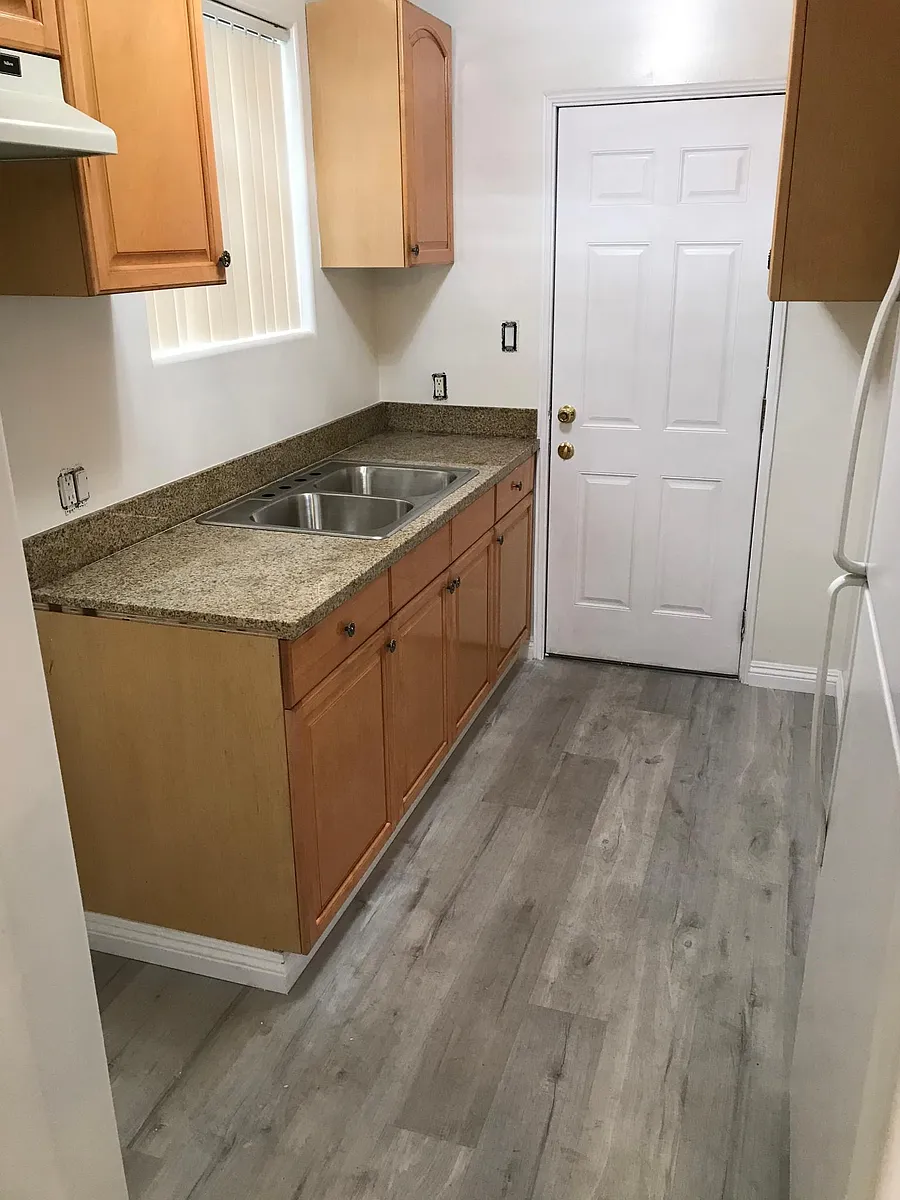 Building Photo - 5840 Lexington Ave #1