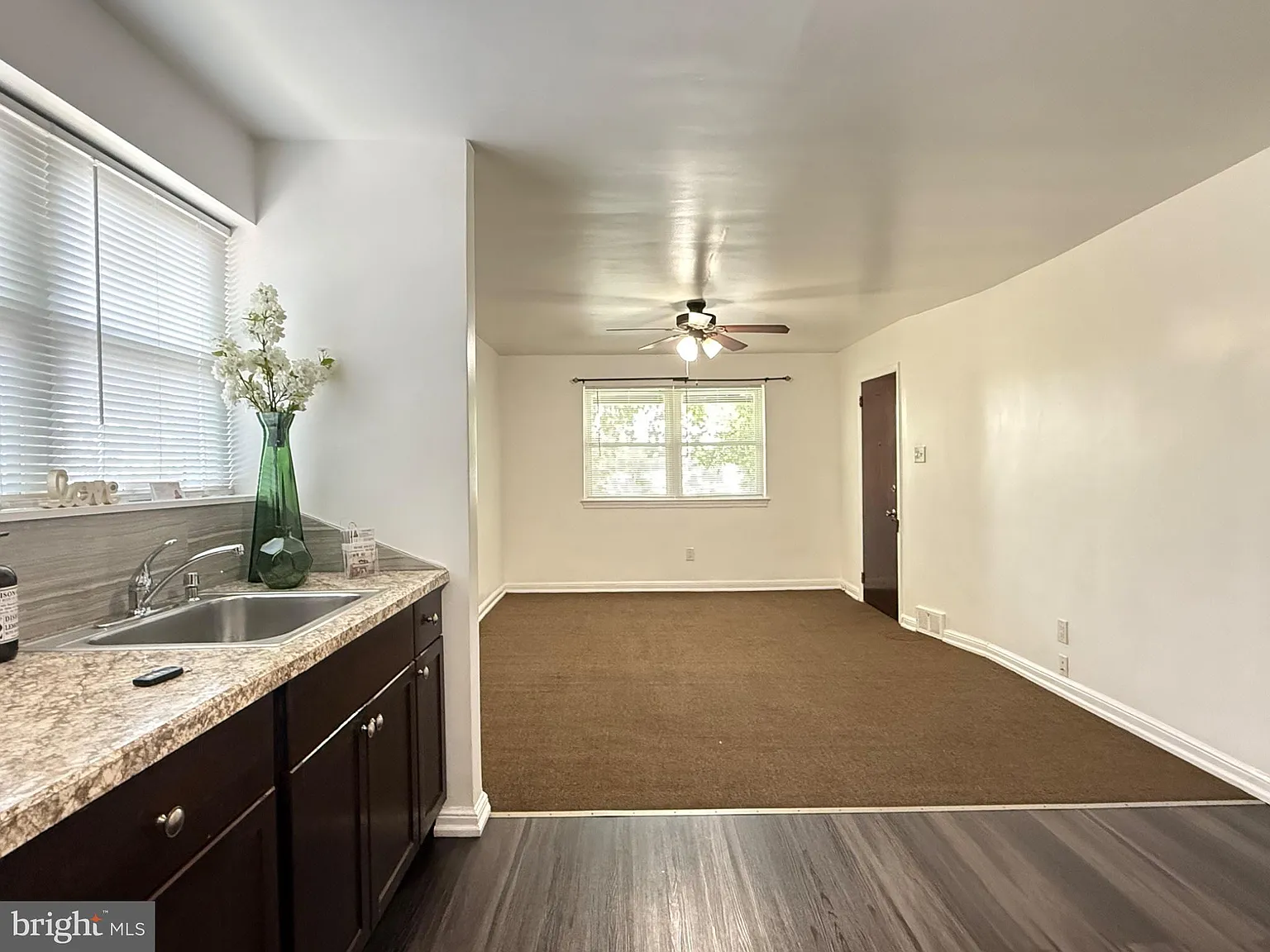 1 bed, 1.0 bath, 700 sqft, $1,100 — Photo 2