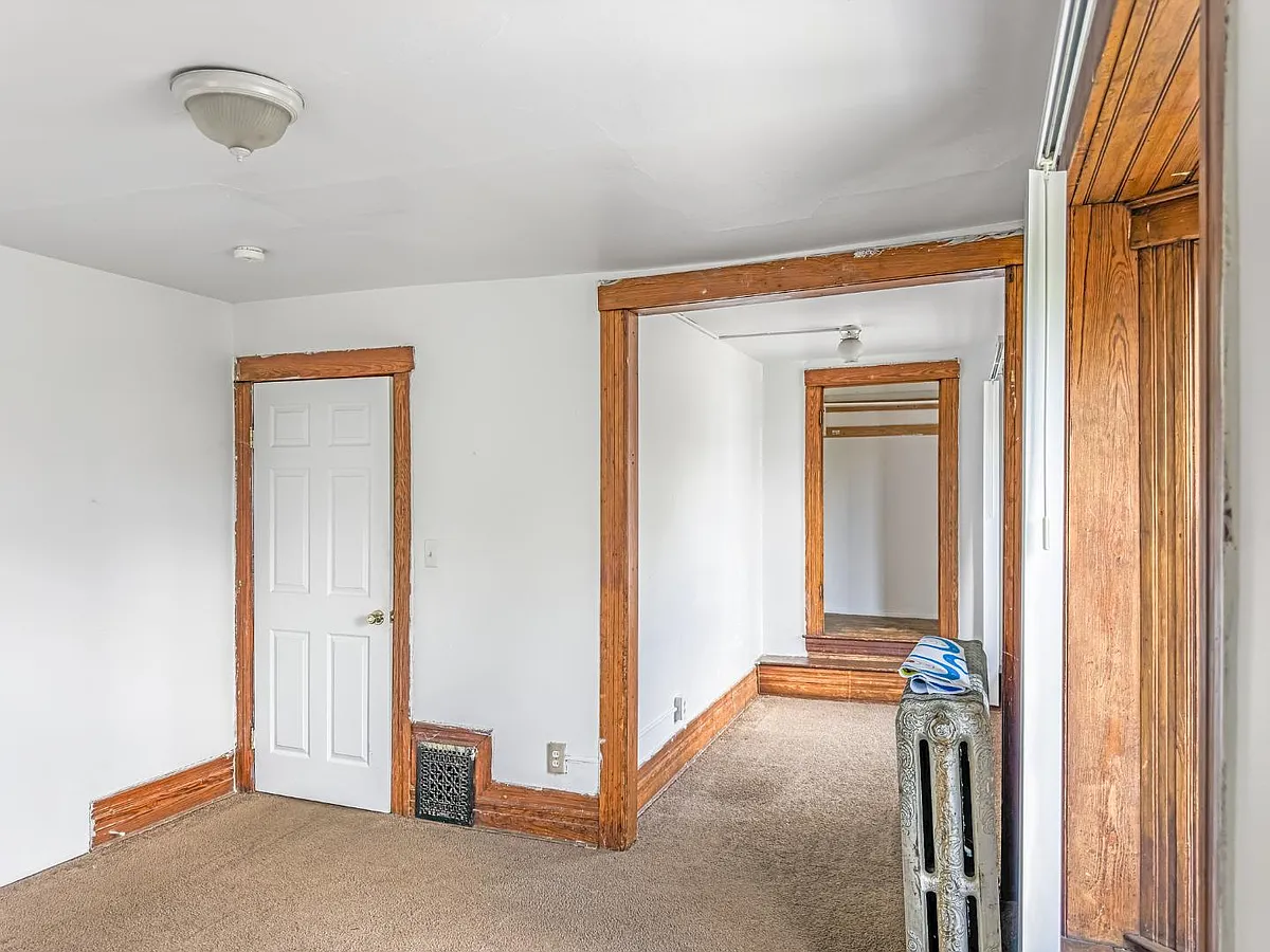 Unit Photo - 123 College Pl #2