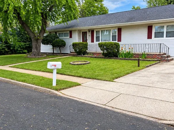 34 Steinhardt Ave, Old Bridge, NJ 08857