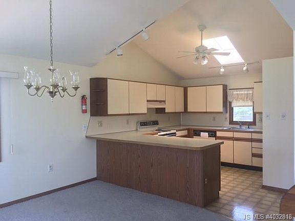 3rd image of 140 Long Beach Blvd #A