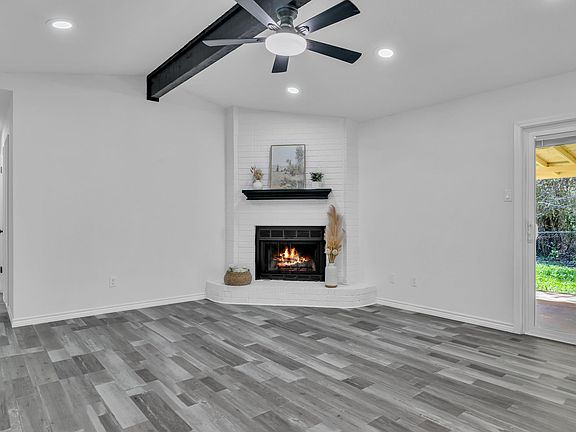 5th image of 105 Donna Dr