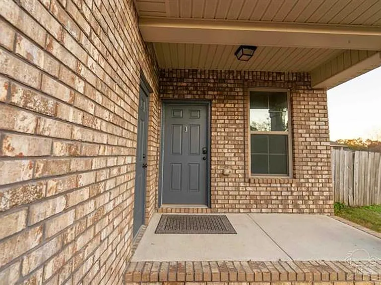 1060 Bretts Way — Photo 2