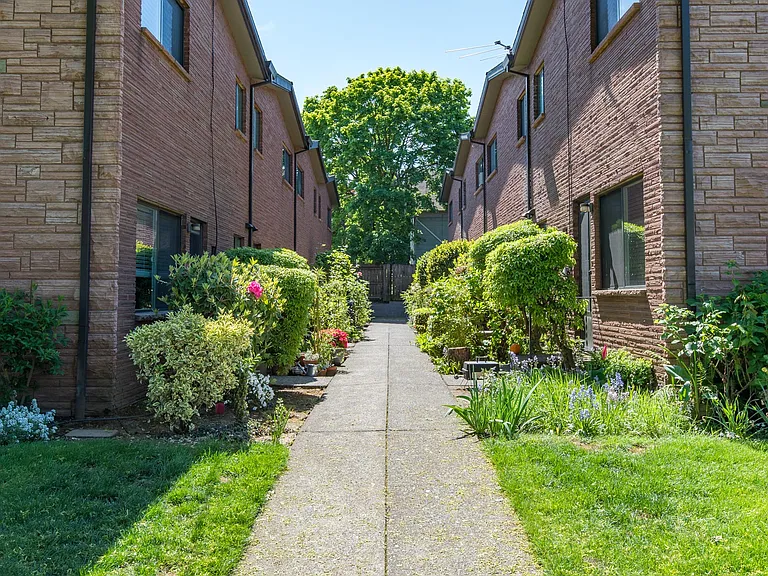 2518-2504 N Rosa Parks Way #2526 — Photo 31
