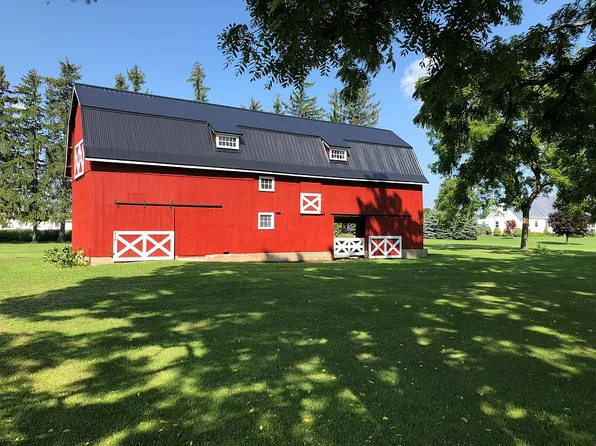 8708 W Bergen Rd, Le Roy, NY 14482