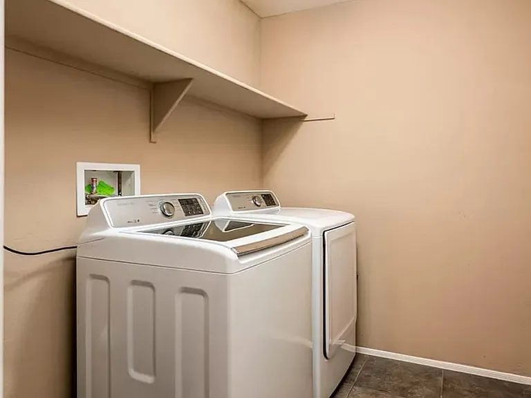 8904 S 58th Dr — Photo 17