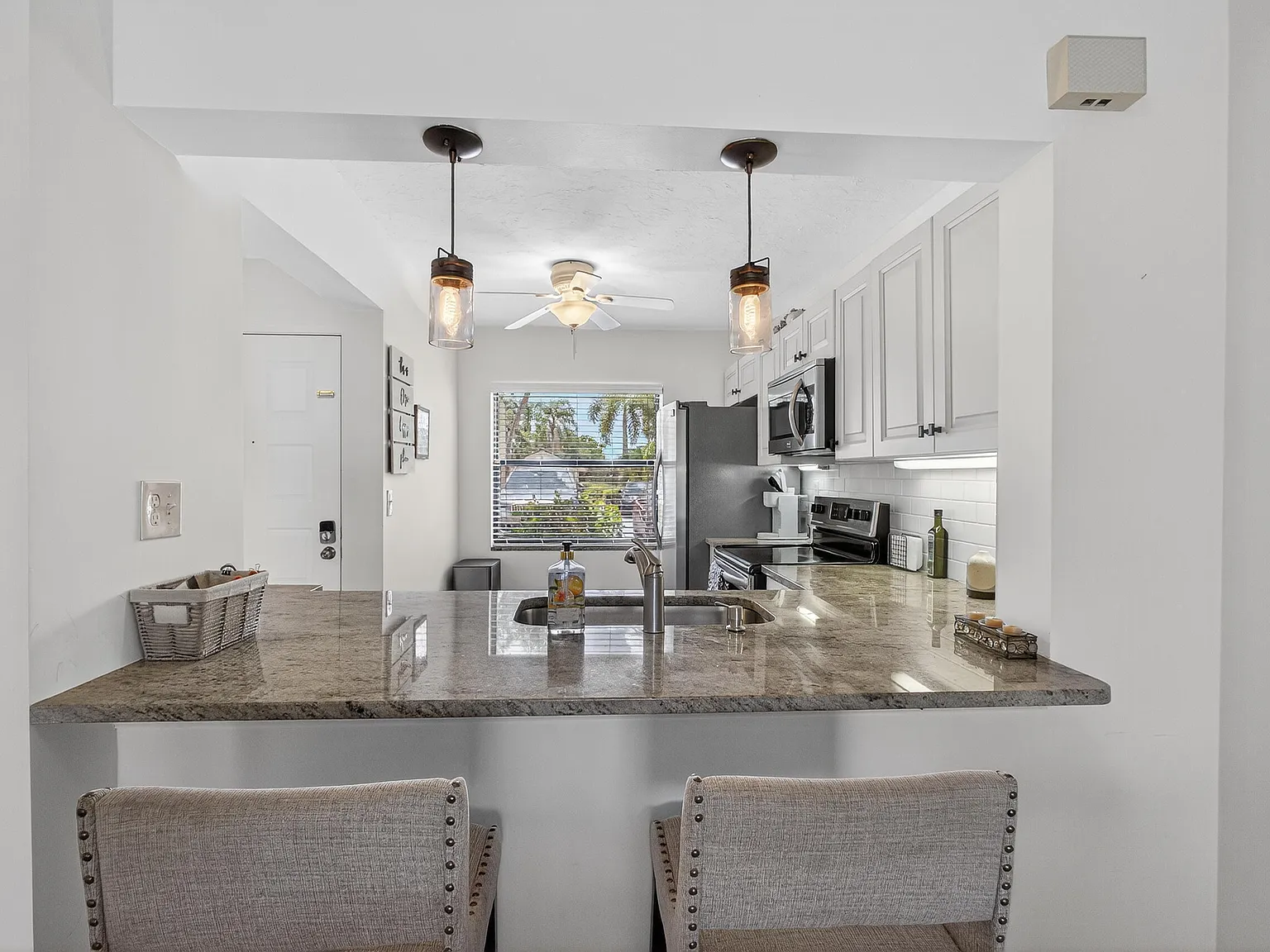 2 bed, 2.0 bath, 1000 sqft, $7,000 — Photo 2