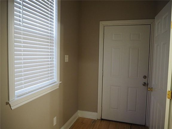 5th image of 1821 Louisa St