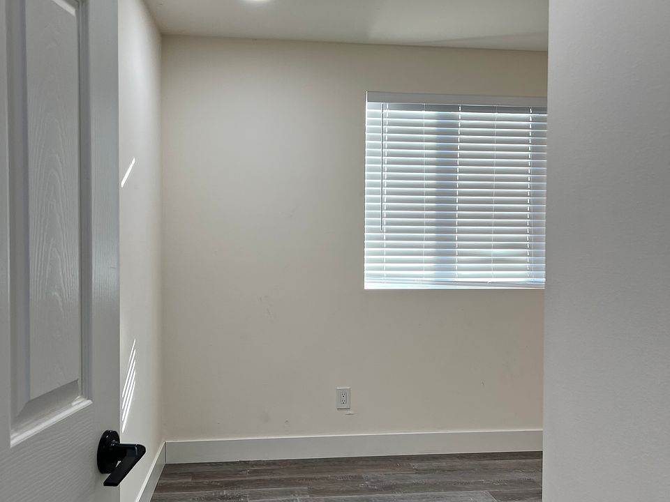 1st image of 15920 86th Ave E #2