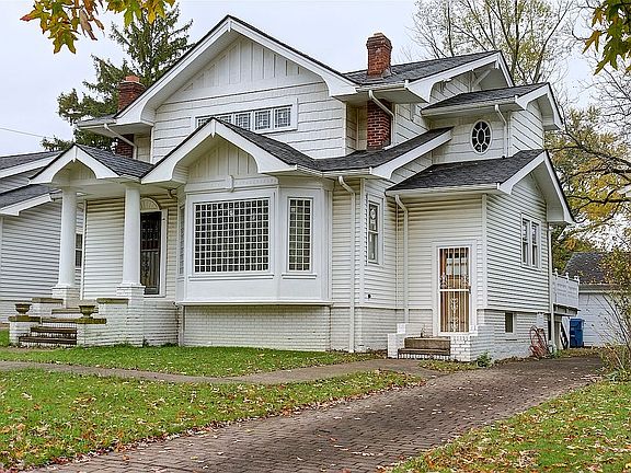2nd image of 20922 Parklane Dr
