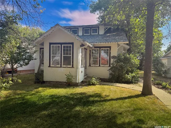 512 1st STREET W, Shaunavon, SK S0N 2M0