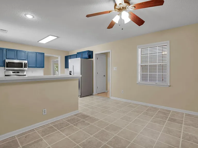 8 N Nicholson Cir — Photo 22