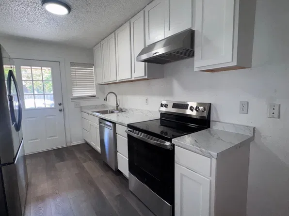 3648 Country Club Dr W, Irving, TX 75038