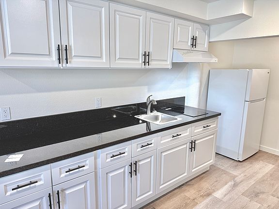 4th image of 11959 Runnymede St #22