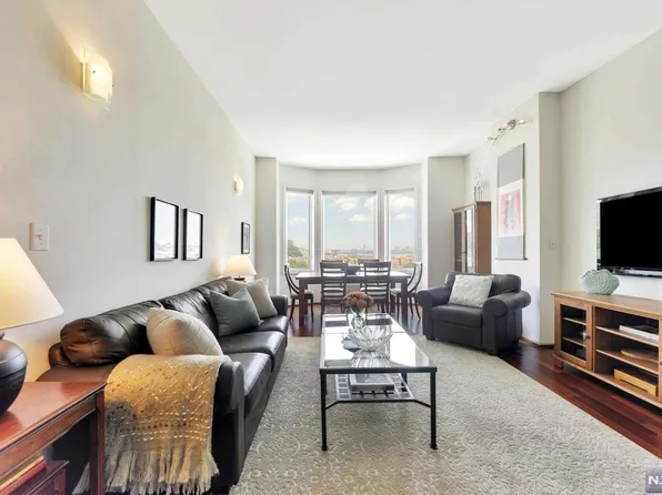3506 City Pl #506, Edgewater, NJ 07020