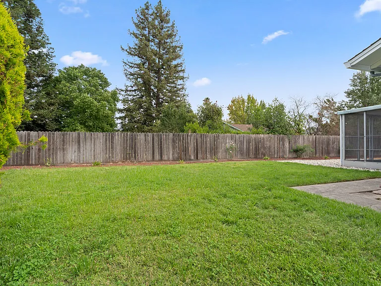 762 Garland Ave — Photo 2