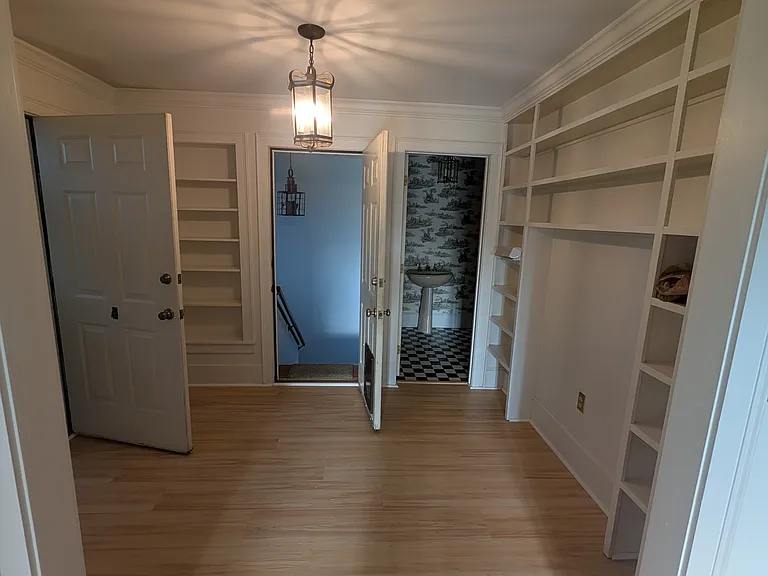 139 N Main St — Photo 16