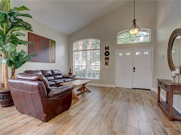 2nd image of 841 N Lake Claire Cir