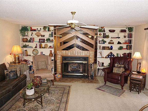 3rd image of 21 Davis Cir