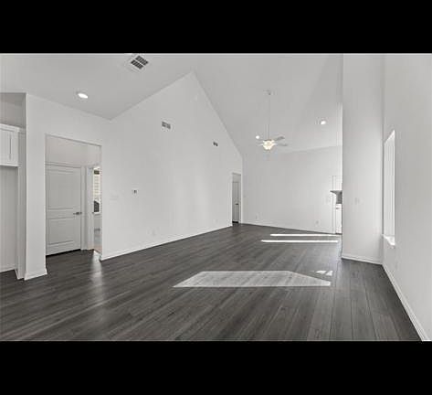 4th image of 2305 Stella Ln
