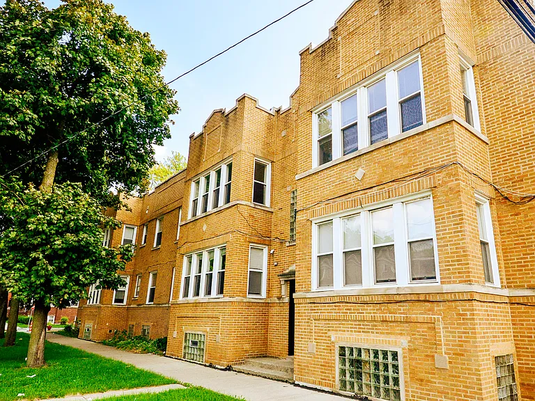 3945 W Schubert Ave #1E — Photo 1