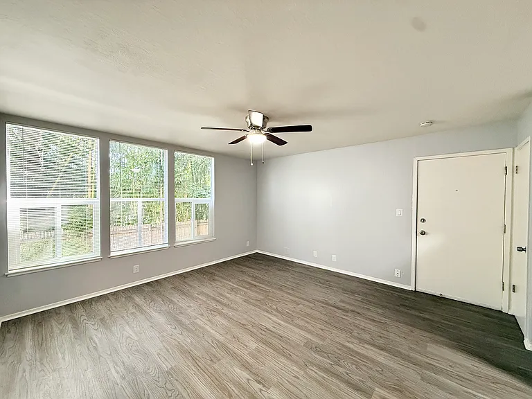 475 Alcatraz Ave #8 — Photo 6