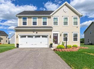 5 Summit Crest Cir, Penfield, NY 14526