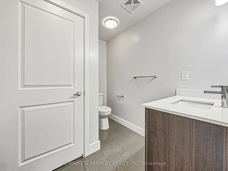 2061 Prospect St #214 — Photo 5
