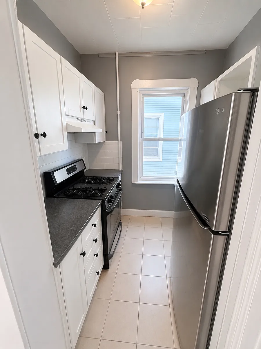 Building Photo - 646 Birch St #1
