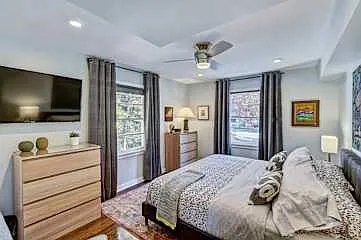 510 Queens Rd — Photo 23