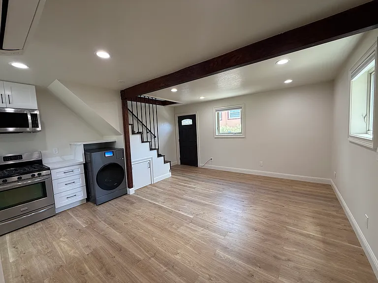 1517 Liberty St — Photo 5