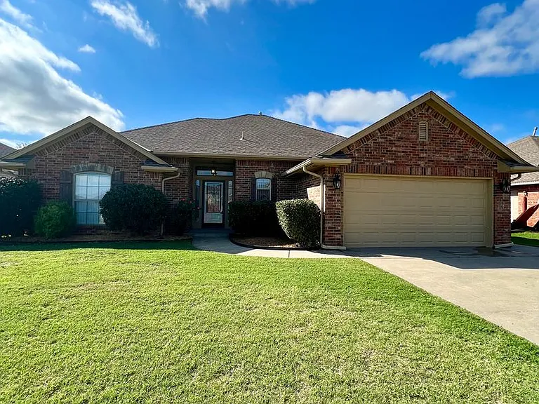 324 Madison Place Dr — Photo 3