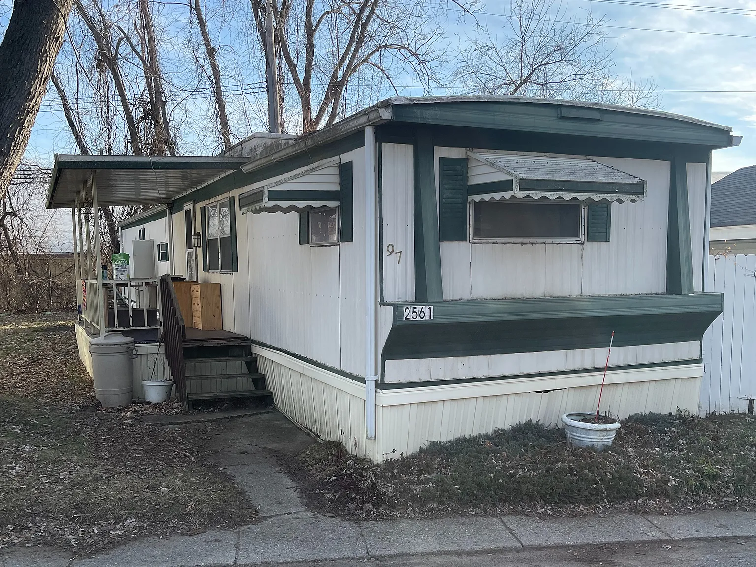 2561 Court photo 1
