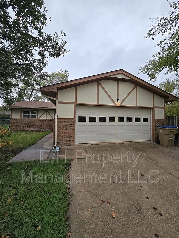 3 bed, 2.0 bath, 1700 sqft, $1,750 — Photo 1