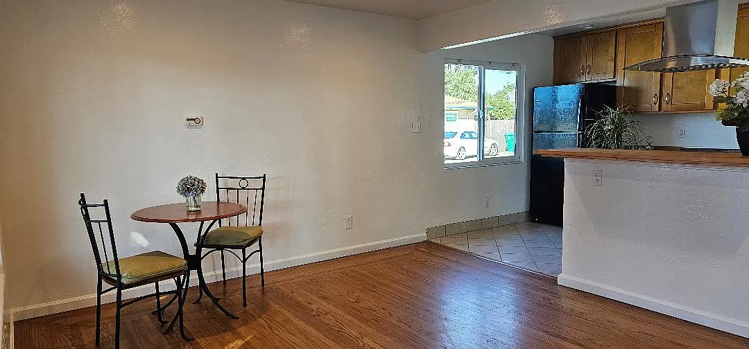 2 bed, 800 sqft, $2,395 — Photo 2