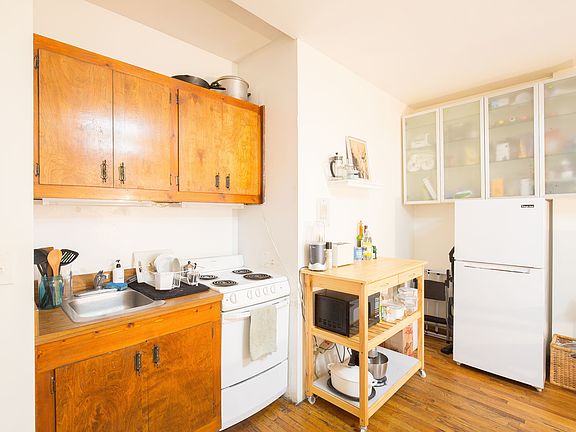 2nd image of 311 E 18th St APT 1B