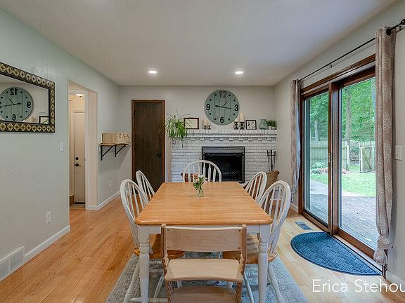 5th image of 8659 Ridgecrest Ct SW