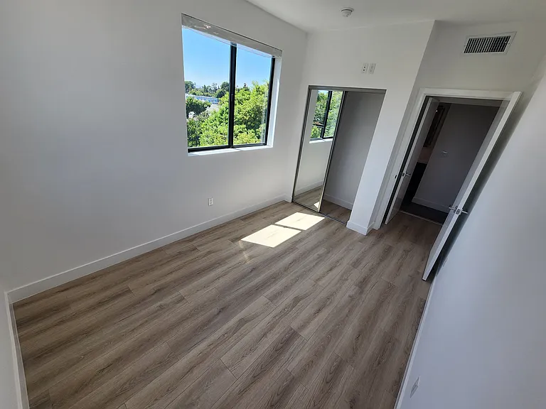 6061 Fulton Ave #8 — Photo 14