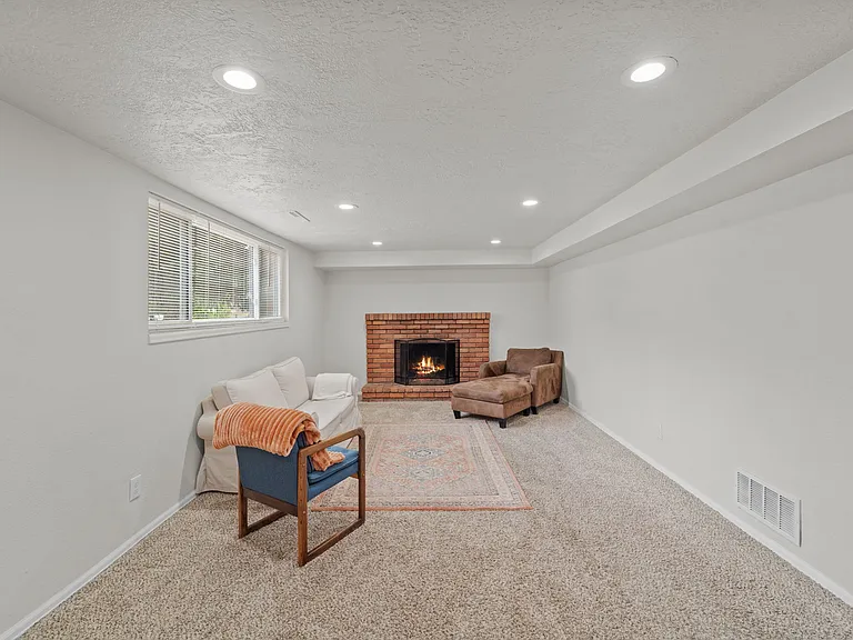 2352 N Circle Dr #B — Photo 8
