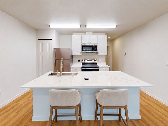 3rd image of 2154 Alston Rd #101