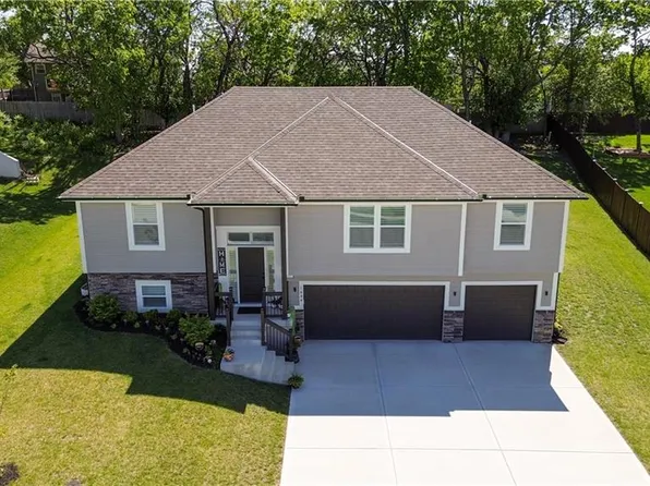 1404 NW Maple Dr, Grain Valley, MO 64029