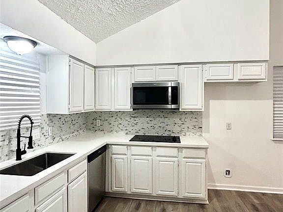 3rd image of 15038 Timberlea Dr