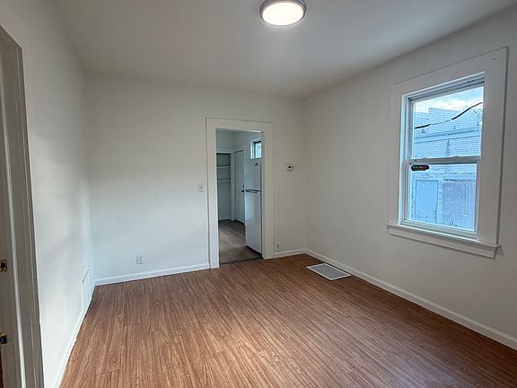4th image of 6 Eberwein St