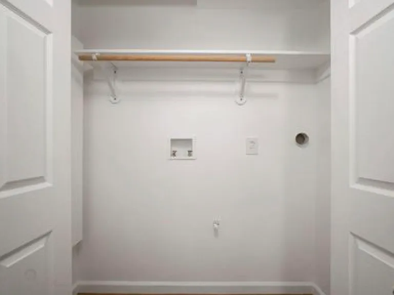 1400 Carson Ave — Photo 5