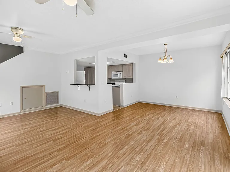 2204 Fan Palm Dr — Photo 9