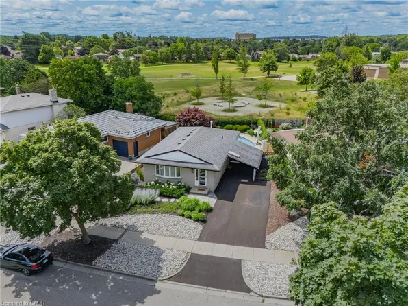 107 Laurentian Dr, Kitchener, ON N2E 1C3