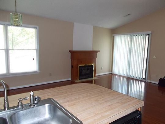 2nd image of 139 E West Victoria Ct