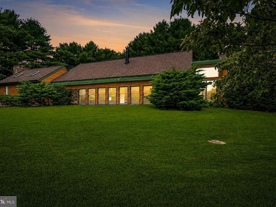 1st image of 4 Turner Wood Ct